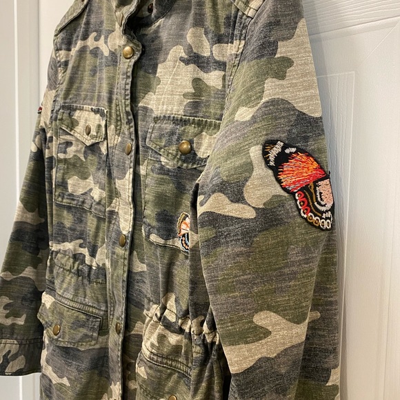 Barely used Gap camouflage Women’s jacket - Picture 3 of 3